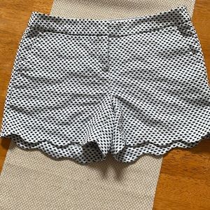 Saint Tropez size 2 scallop hem shorts